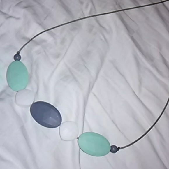 Silicone teething Necklace - Picture 3 of 4